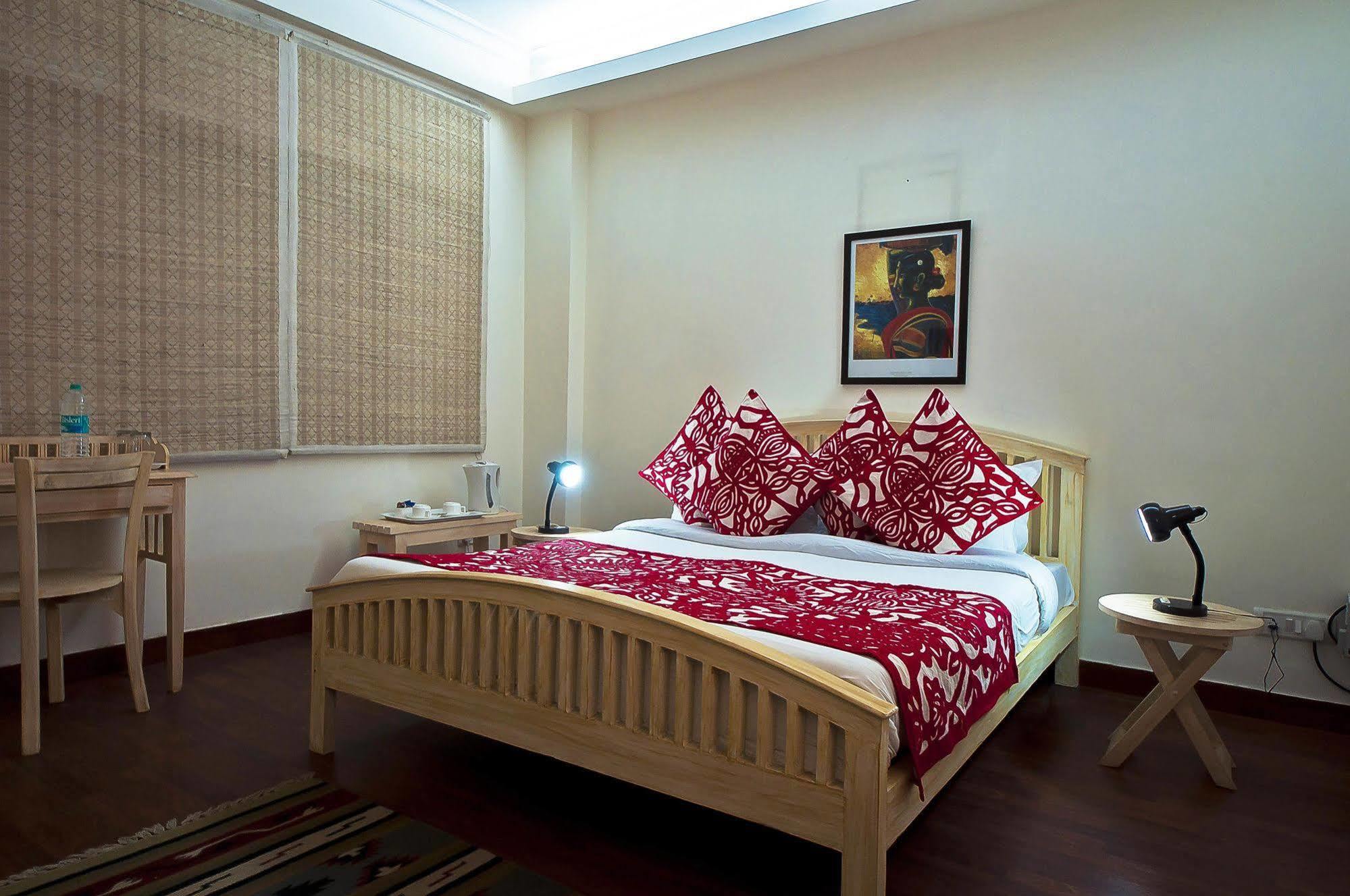 Colonel'S Retreat At The Airport Bed and Breakfast New Delhi Buitenkant foto